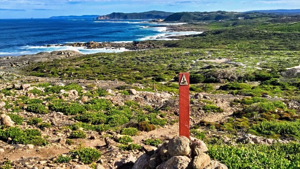 Waugal marker with the ocean in the background