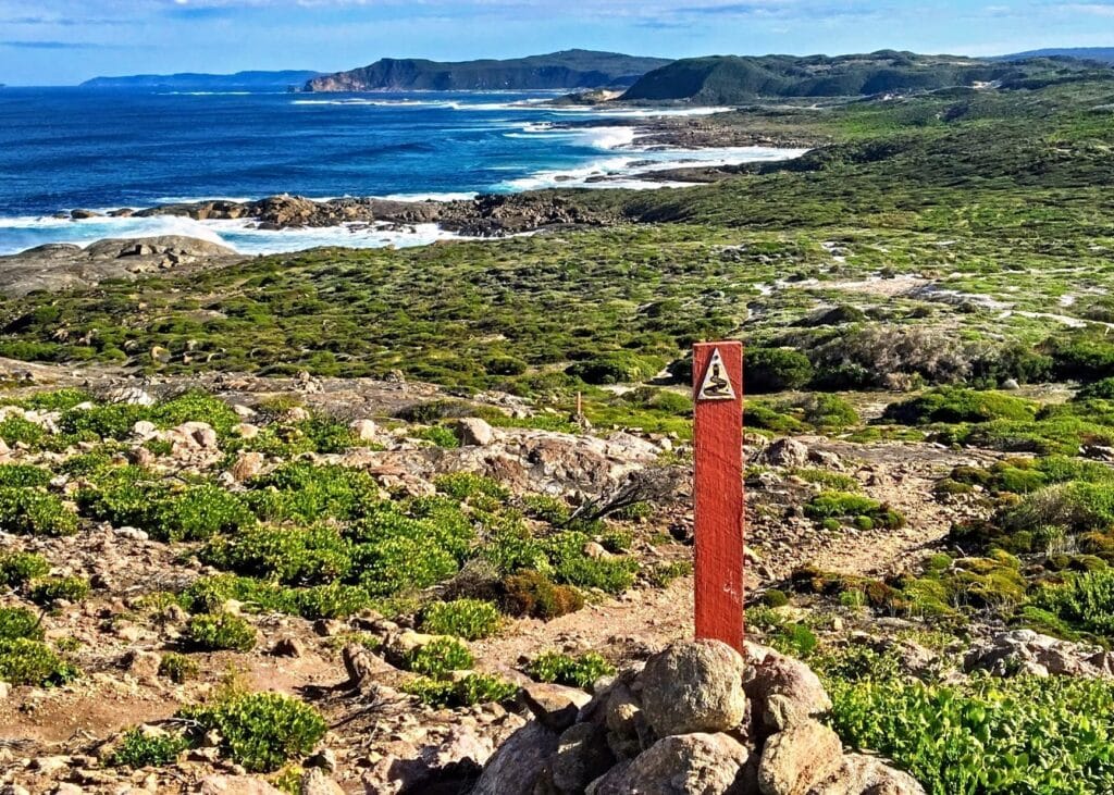 Waugal marker with the ocean in the background